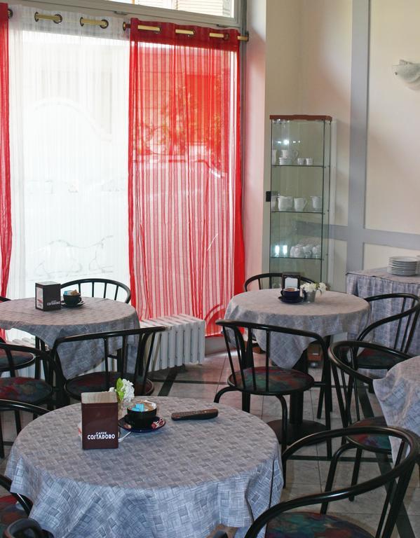 Domus Hotel Alessandria Buitenkant foto