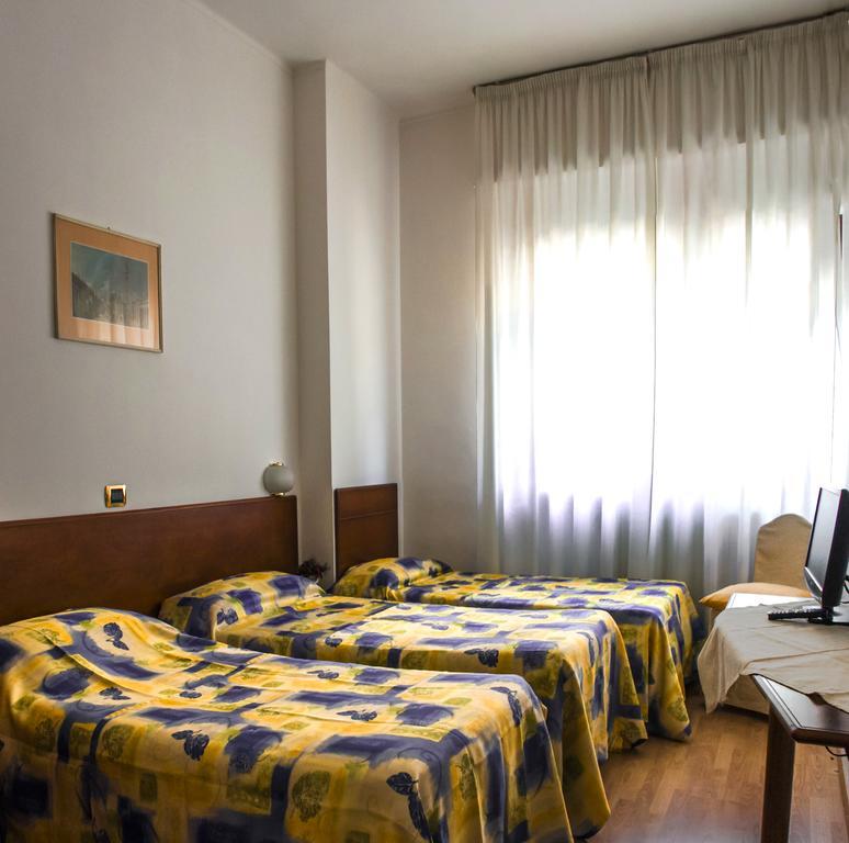 Domus Hotel Alessandria Buitenkant foto