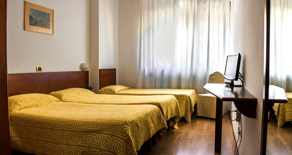 Domus Hotel Alessandria Buitenkant foto