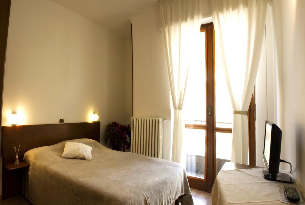 Domus Hotel Alessandria Buitenkant foto