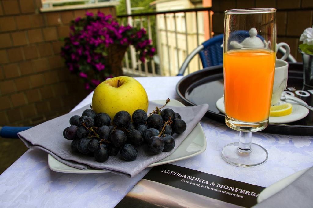 Domus Hotel Alessandria Buitenkant foto