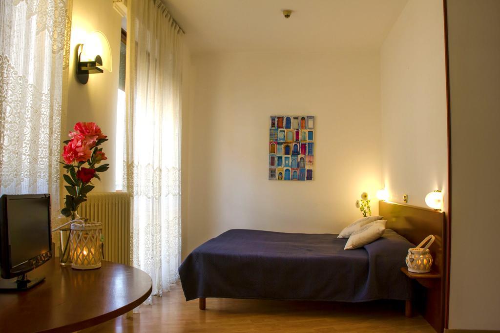 Domus Hotel Alessandria Buitenkant foto