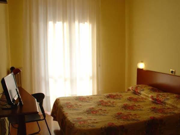 Domus Hotel Alessandria Buitenkant foto